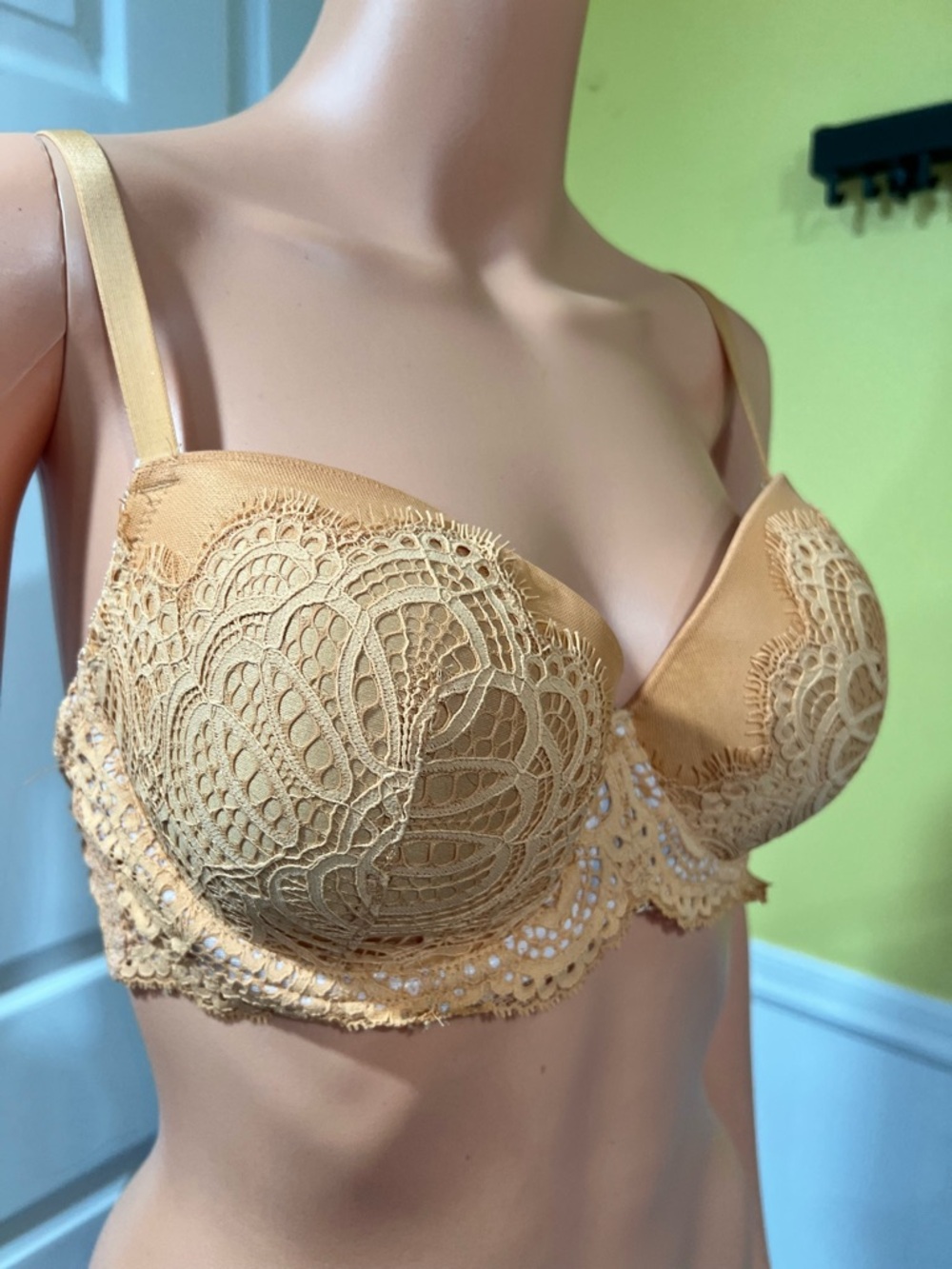 Victoria's Secret Lace Push-Up Bra in Camel Gold